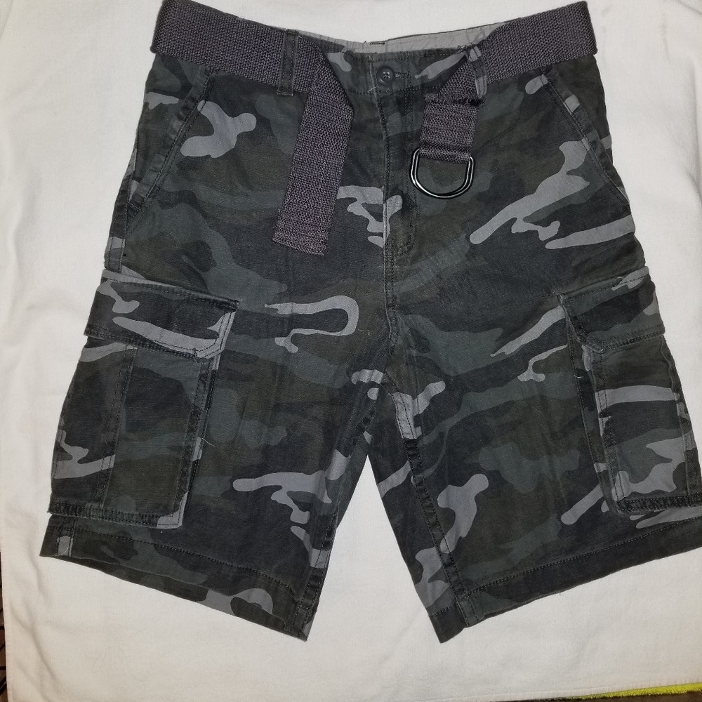 EUC Men's size 32 Faded Glory Belted Cargo Shorts